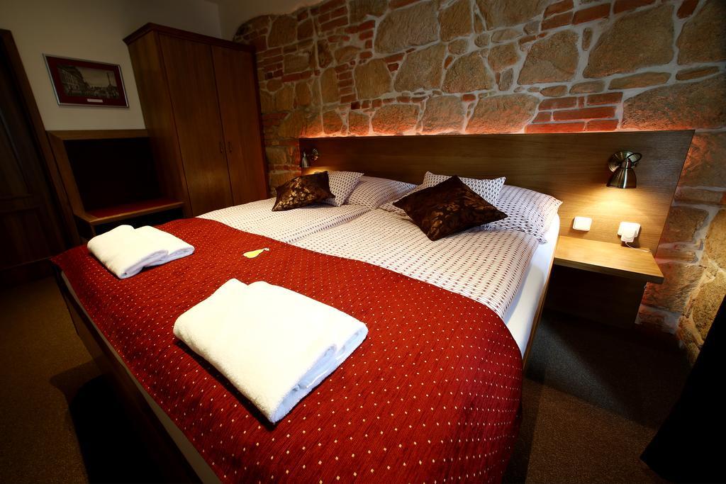Apartamento Apartments&suites žlutá Hruška