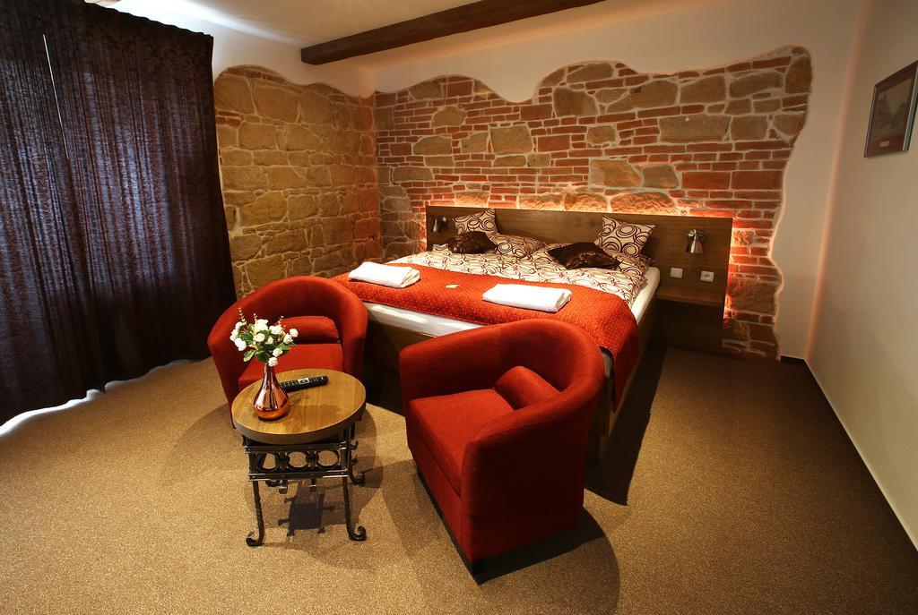 Apartments&suites žlutá Hruška